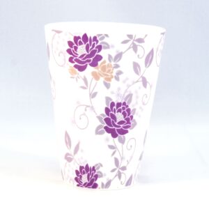 tasse en porcelaine fleurie